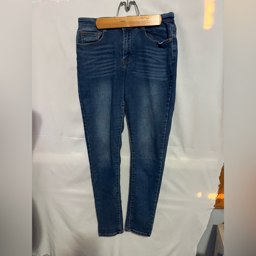 Fashion Nova size 15 skinny jean like new dress up or down denim‎